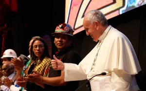 Papst mit "seinen" Volksbewegungen in Santa Cruz