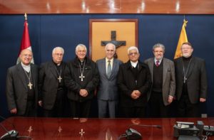 Rektor mit den fünf Bischöfen, die in den Universitätsgremien sitzen.