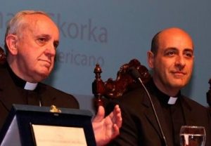 Kardinal Bergoglio mit Victor Manuel Fernandez (Buenos Aires, 2011)