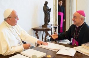 Instituts-Großkanzler Paglia mit Papst Franziskus