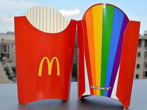 Essen in LGBT friendly-Verpackung bei McDonald's