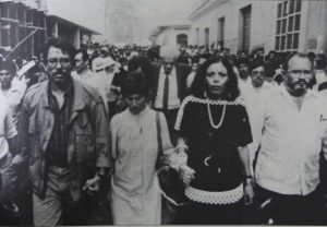 Daniel Ortega (links), D'Escoto (rechts) zur Zeit der Revolution