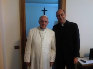 Papst Franziskus mit Victor Manuel Fernandez
