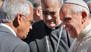 Papst Franziskus mit Marcelo Sanchez Sorondo (Mitte)