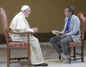 "Pozza beim Papst" heißt es bei TV2000 über das Gespräch des Priesters mit Papst Franziskus.