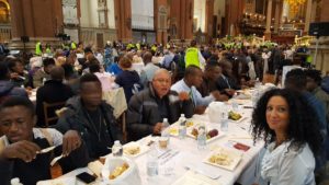Mittagessen von Papst Franziskus mit Migranten, Gefangenen, Armen in Bologna.