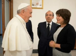 Papst Franziskus mit Lilianne Ploumen