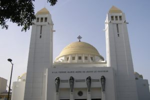 Die 1936 geweihte Kathedrale von Dakar im byzantinisch-orientalischen Stil mit lokalen Elementen.