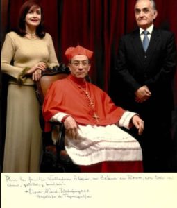 Erinnerungsfoto aus anderen Zeiten: Kardinal Maradiaga mit dem Ehepaar Valladares (samt Widmung)