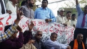 Pakistanische Christen protestieren gegen die widerrechtliche Besetzung ihrer Friedhöfe durch Muslime.
