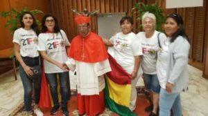 Die Aktivistinnen gratulierten dem verblüfften Kardinal Ticona