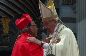 Papst Franziskus mit Kardinal Ticona