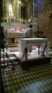 Der neue "Tisch" im Heiligen Haus von Loreto