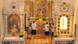 Die mustergültig renovierte Pfarrkirche von Ancignano mit ihren drei Marienaltären