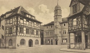Altes Rathaus von Alzey mit Volkerbrunnen