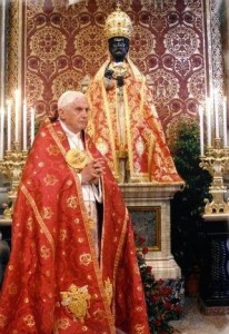 Benedikt XVI. mit Petrus
