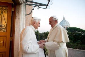 Benedikt XVI. und Franziskus: Demontage eines Pontifikats durch viele Handlanger