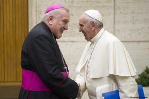 Bischof Brambilla mit Papst Franziskus