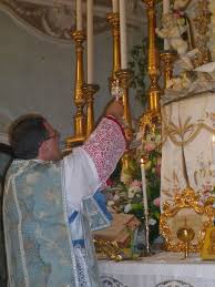 Bischof Suetta zelebriert im Alten Ritus, 2012 Fest Maria Namen