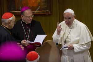 Bischofssynode 2014 Papst Franziskus mit Synodalen
