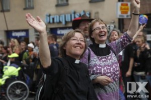 Stockholms lesbische Bischöfin mit ihrer "Partnerin"