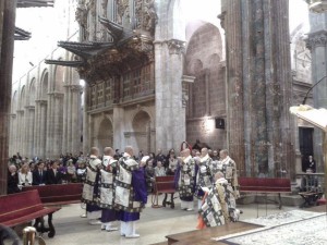 Buhhdistische Mönche und schintoistische Priester tanzten und sangen in der Kathedrale von Santiago de Compostela: Warum in einer Kirche?