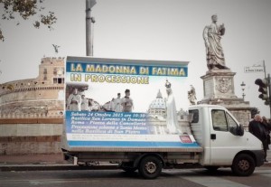 Die Vereinigung "Madonna di Fatima" wirbt während der Synode in Rom für die Wallfahrt und die katholische Ehe- und Morallehre