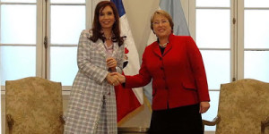 Cristina Kirchner Michelle Bachellet zwei Abortistas geben sich die Hand