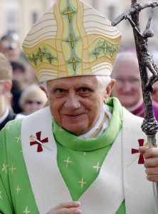 Der Papst im Piero-Marini-Look vor dessen Ersetzung