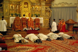 Diakonatsweihen der Petrusbruderschaft durch Bischof Huonder (2013)