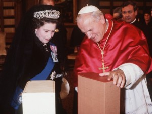 Elisabeth II. und Johannes Paul II. 1980 in Rom