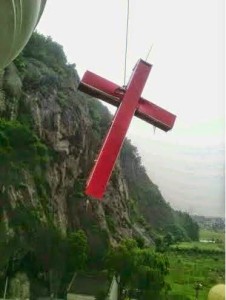 Entfernung eines Kreuzes von einer Kirche in der Provinz Zhenjiang
