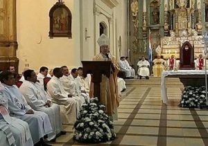 Erzbischof Valenzuela bei seiner Predigt am Gründonnerstag
