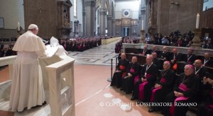 Papst Franziskus am 10. November 2015 in der Kathedrale von Florenz