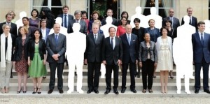 Gruppenbild der französischen Regierung unter Premierminister Jean-Marc Ayrault: die Zahl der Logenmitglieder und logennahen Kabinettsmitglieder überwiegt