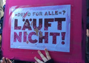 Intolerante Gegendemonstranten am 30.10.2016 in Wiesbaden