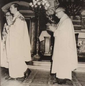 Generaloberer P. Pedro Arrupe (rechts) mit P. Jorge Mario Bergoglio (1973)