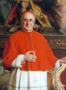 Giacomo Kardinal Biffi wurde von Joseph Kardinal Ratzinger (Benedikt XVI.) beim Konklave 2005 in allen vier Wahlgängen gewählt