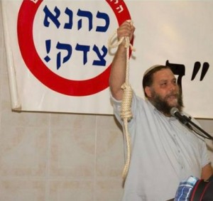 Rabbi Ben-Zion "Benzi" Gopstein in eindeutiger Pose