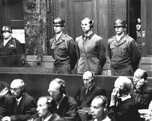 Hitlers Leibarzt Karl Brand, verantwortlich für 150.000 Krankenmorde, wird vom SPIEGEL als „Wohltäter“ bezeichnet