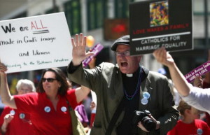 Homo-Lobby im Jesuitenorden: Pater Whitney als Homo-Aktivist bei der Gay Pride in Seattle