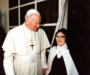 Johannes Paul II. mit Sr. Lucia dos Santos