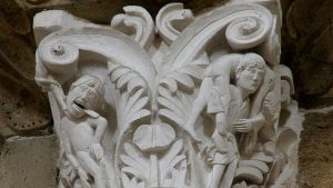 Kapitell von Vezelay: links der erhängte Judas, rechts, laut Papst Franziskus, der Eugen Drewermann zitiert, Jesus als der Gute Hirte, der Judas im letzten Moment gerettet hat. Unsinn sagen die Kunsthistoriker, das ist ein Dämon, der Judas verschleppt hingegen ein Dämon.