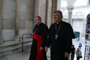 Kardinal Burke am 25. Oktober mit dem Erzbischof von Split