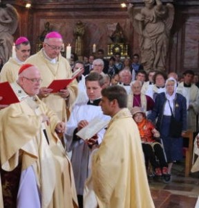 Kardinal Marx weihte Oster zum Bischof