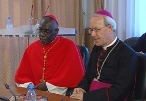 Kardinal Sarah mit Weihbischof Athanasius Schneider