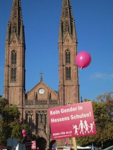 Demonstration am 30. 10. vor Wiesbadens Bonifatiuskirche