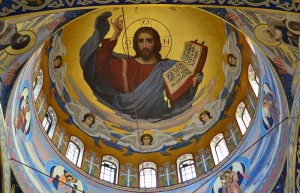 Inneres der Kuppel in der neuen orthodoxe Kirche im Stadtteil Adler von Sotschi