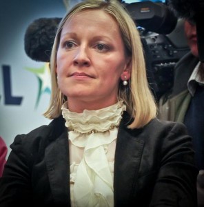 Lucinda Creighton stimmte gegen Abtreibung: Rücktritt als Staatsministerin, Ausschluß aus christdemokratischer Parlamentsfraktion