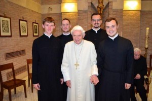 Im Mai 2014 besuchten Seminaristen des Russicums Benedikt XVI. im Vatikan